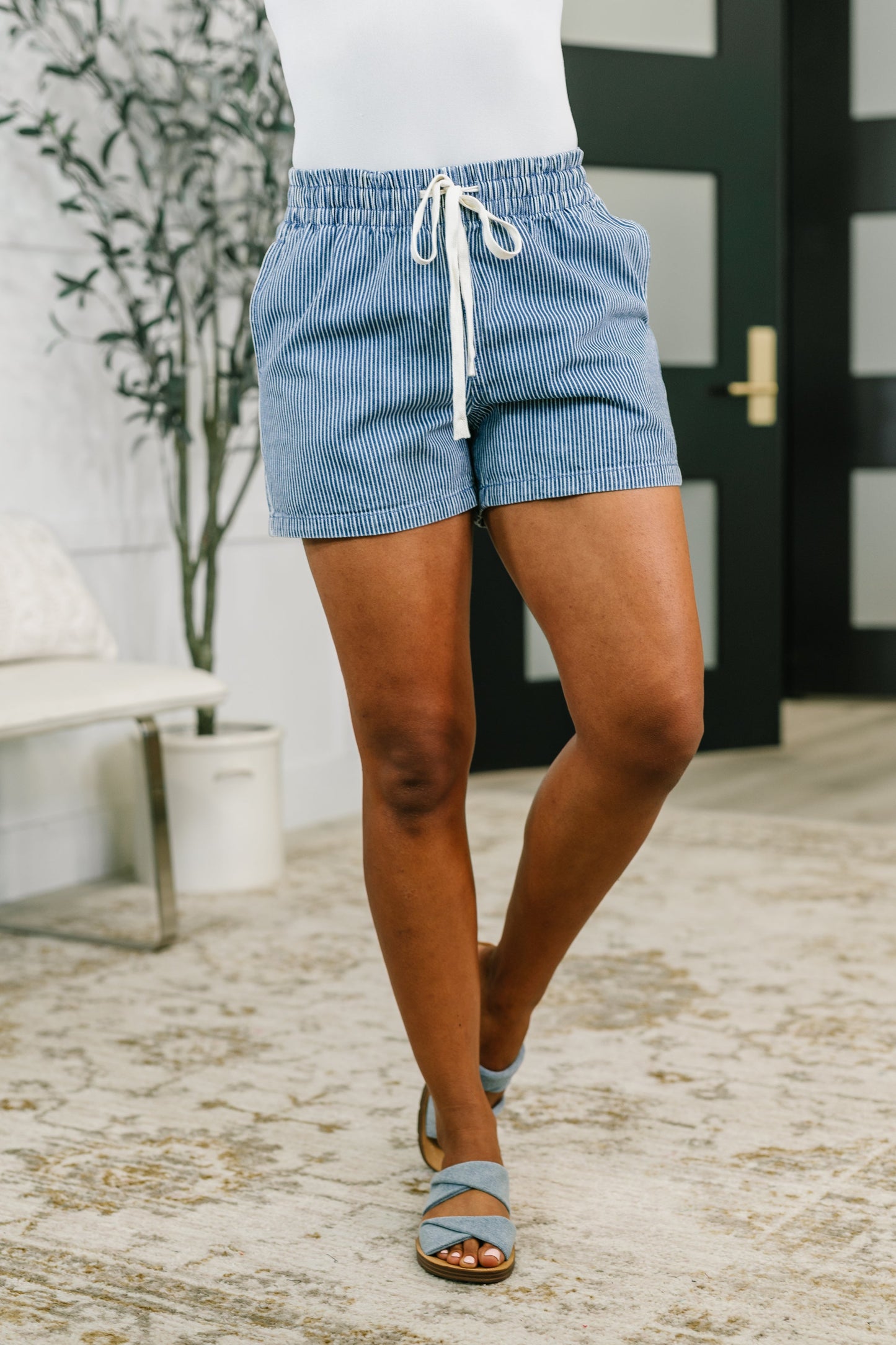 Boardwalk Drawstring Shorts in Dark Blue